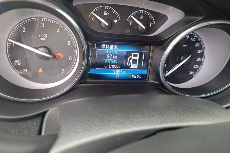Used Buick Envision 2018 20T Two-Wheel-Drive Elite Model Odometer Close Up