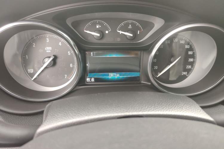 Used Buick Envision 2018 28T Four-Wheel Drive Elite Version Odometer Close Up