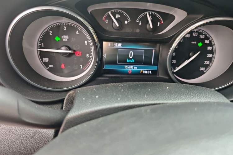 Used Buick Envision 2018 20T Two-Wheel-Drive Elite Model Odometer Close Up