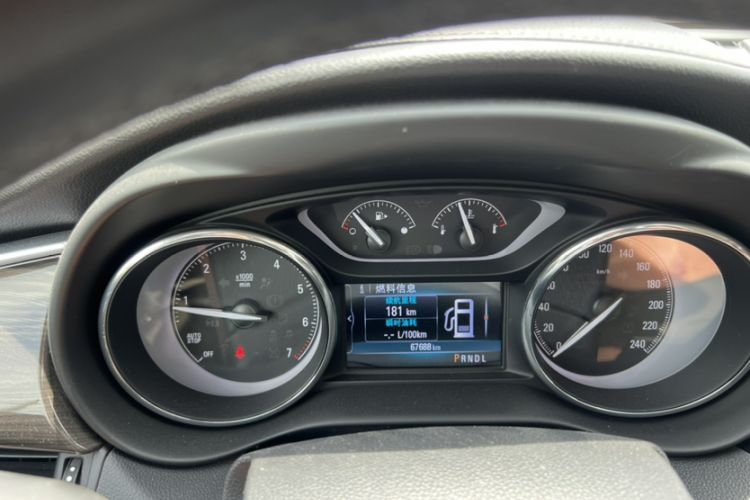 Used Buick Envision 2018 20T Two-Wheel-Drive Elite Model Odometer Close Up