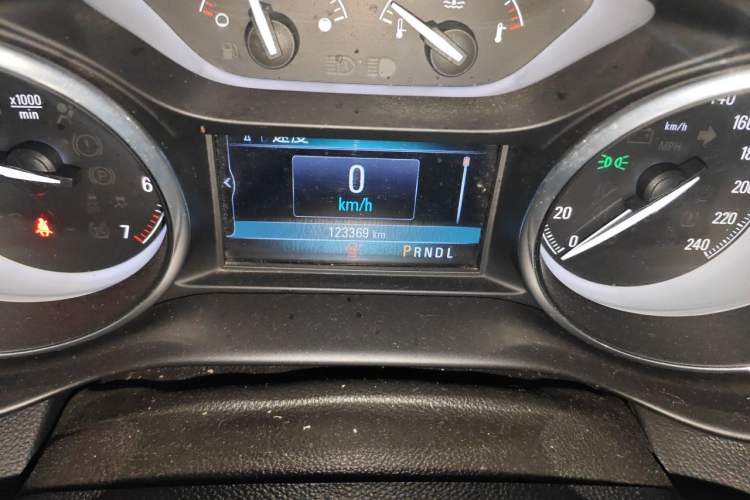 Used Buick Envision 2018 20T Two-Wheel-Drive Elite Model Odometer Close Up