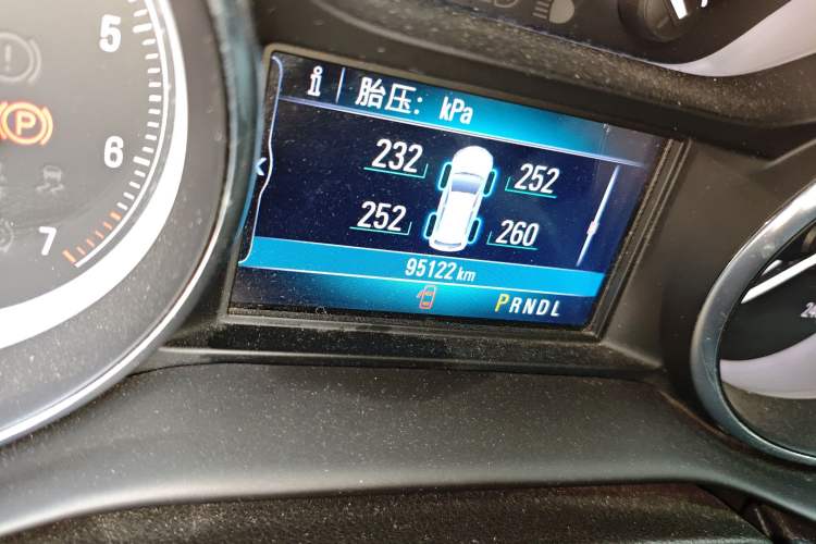 Used Buick Envision 2018 20T Two-Wheel-Drive Elite Model Odometer Close Up