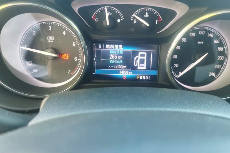 Used Buick Envision 2018 20T Two-Wheel-Drive Elite Model Odometer Close Up