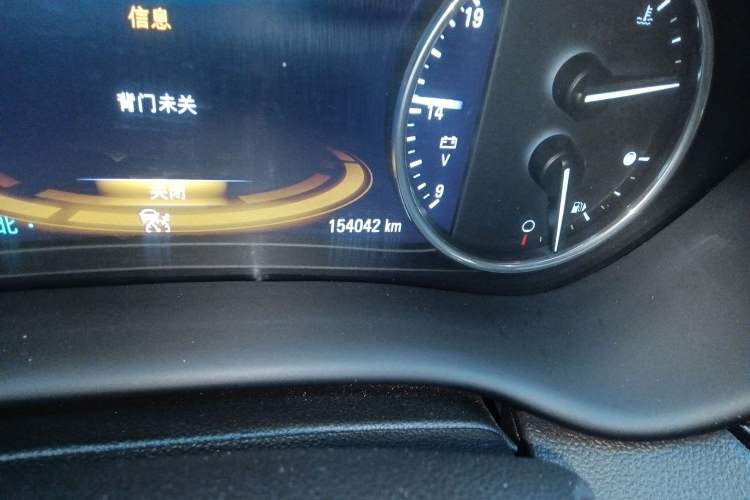 Used Buick Envision 2018 28T Four-Wheel Drive Luxury Model Odometer Close Up