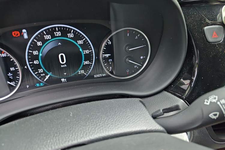 Used Buick Envision 2018 28T Four-Wheel Drive Luxury Model Odometer Close Up