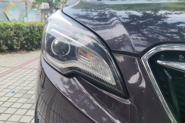 Used Buick Envision 2018 20T Two-Wheel-Drive Elite Model Right Front Headlight