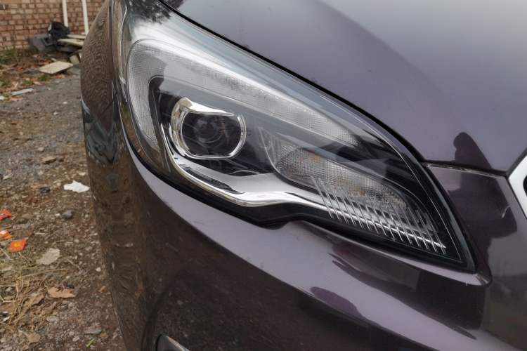 Used Buick Envision 2018 28T Four-Wheel Drive Elite Version Right Front Headlight