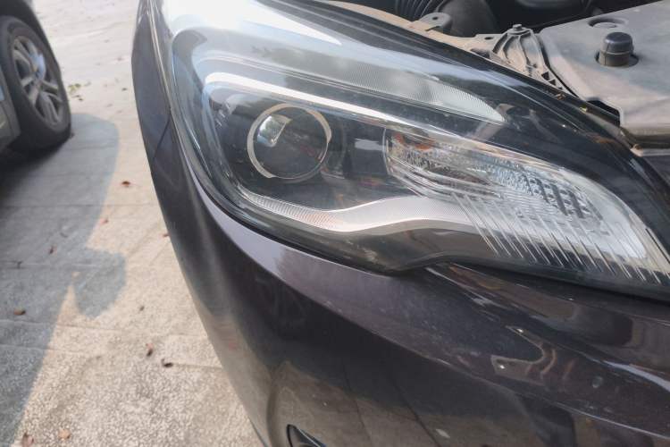 Used Buick Envision 2018 20T Two-Wheel-Drive Leading Model Right Front Headlight