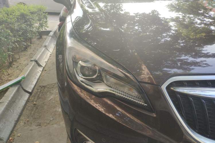 Used Buick Envision 2018 28T All-Wheel-Drive Versatile Sports Flagship Model Right Front Headlight