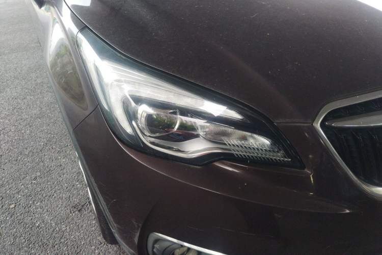 Used Buick Envision 2018 28T Four-Wheel Drive Elite Version Right Front Headlight
