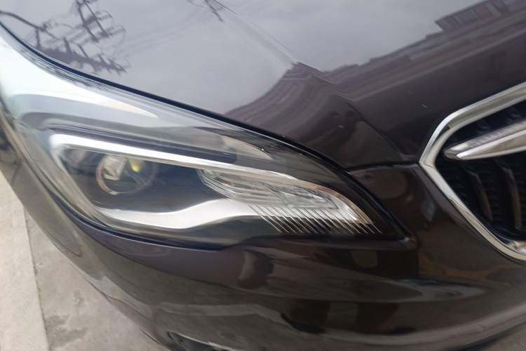 Used Buick Envision 2018 20T Two-Wheel-Drive Elite Model Right Front Headlight