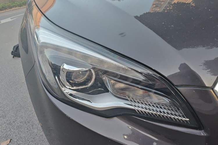Used Buick Envision 2018 28T Four-Wheel Drive Elite Version Right Front Headlight