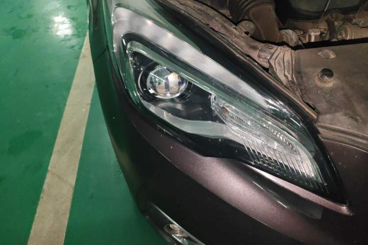 Used Buick Envision 2018 20T Two-Wheel-Drive Elite Model Right Front Headlight