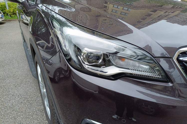 Used Buick Envision 2018 28T Four-Wheel Drive Luxury Model Right Front Headlight