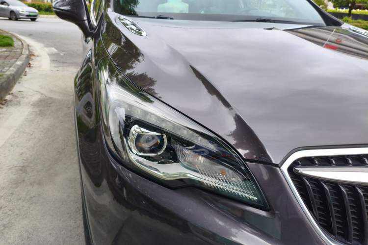 Used Buick Envision 2018 28T Four-Wheel Drive Elite Version Right Front Headlight