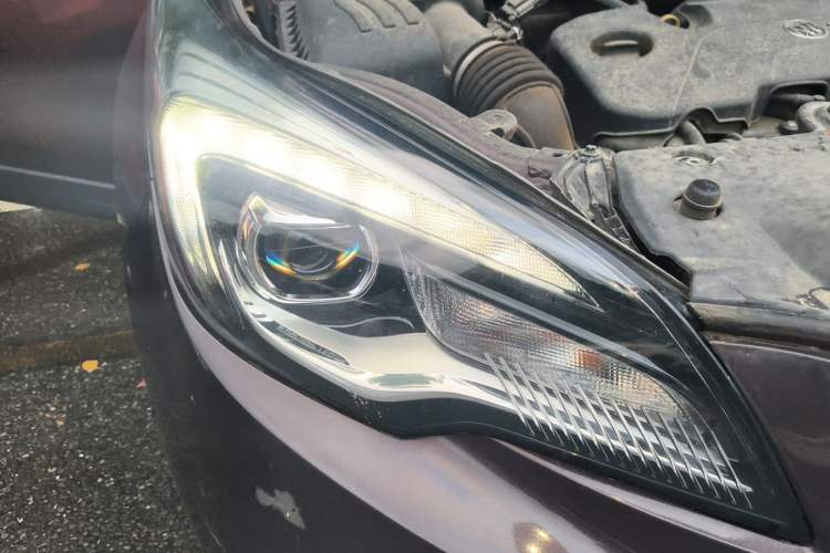 Used Buick Envision 2018 20T Two-Wheel Drive Luxury Model Right Front Headlight