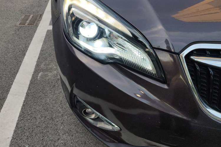 Used Buick Envision 2018 20T Two-Wheel-Drive Elite Model Right Front Headlight