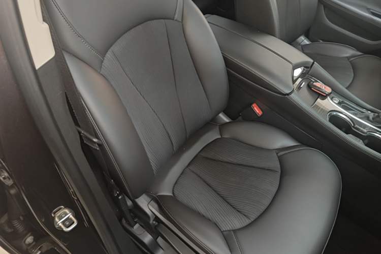 Used Buick Envision 2018 20T Two-Wheel-Drive Leading Model Right Front Seat