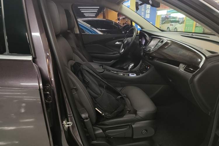 Used Buick Envision 2018 20T Two-Wheel-Drive Elite Model Right Front Seat