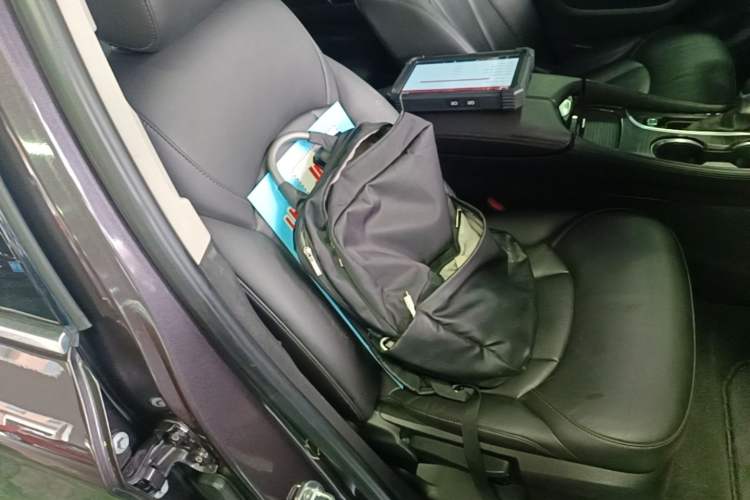 Used Buick Envision 2018 20T Two-Wheel-Drive Elite Model Right Front Seat