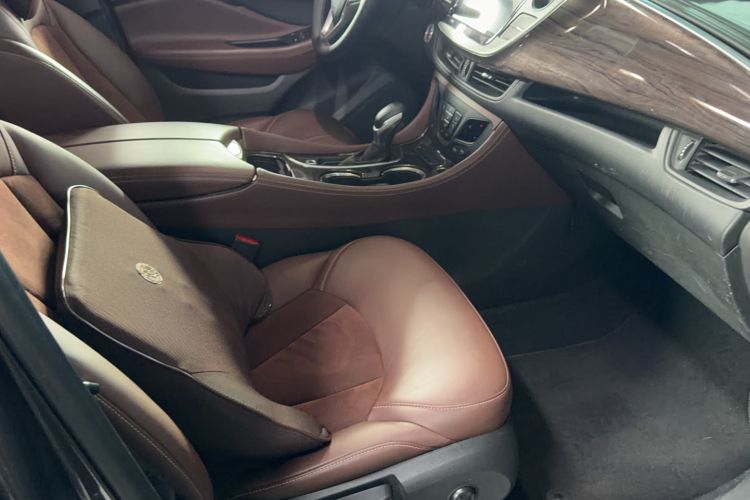 Used Buick Envision 2018 20T Two-Wheel-Drive Elite Model Right Front Seat