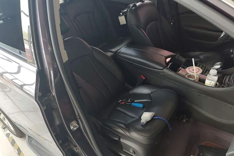 Used Buick Envision 2018 20T Two-Wheel-Drive Elite Model Right Front Seat