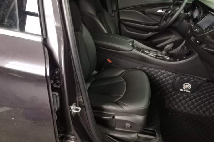 Used Buick Envision 2018 20T Two-Wheel-Drive Elite Model Right Front Seat