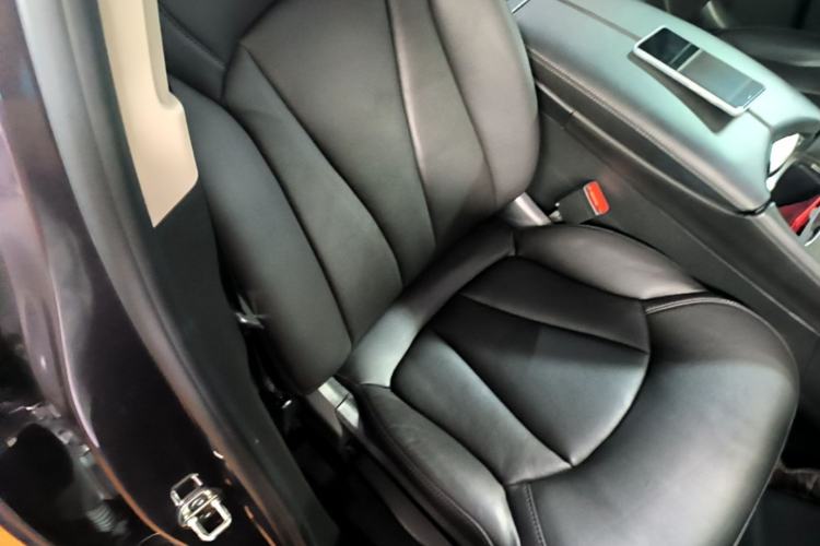 Used Buick Envision 2018 20T Two-Wheel-Drive Elite Model Right Front Seat