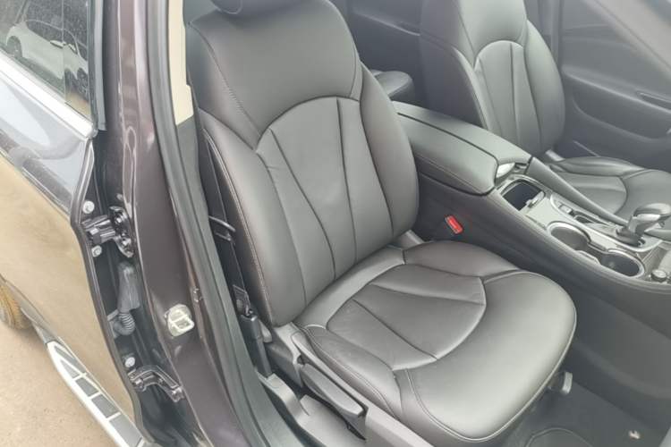 Used Buick Envision 2018 20T Two-Wheel-Drive Elite Model Right Front Seat