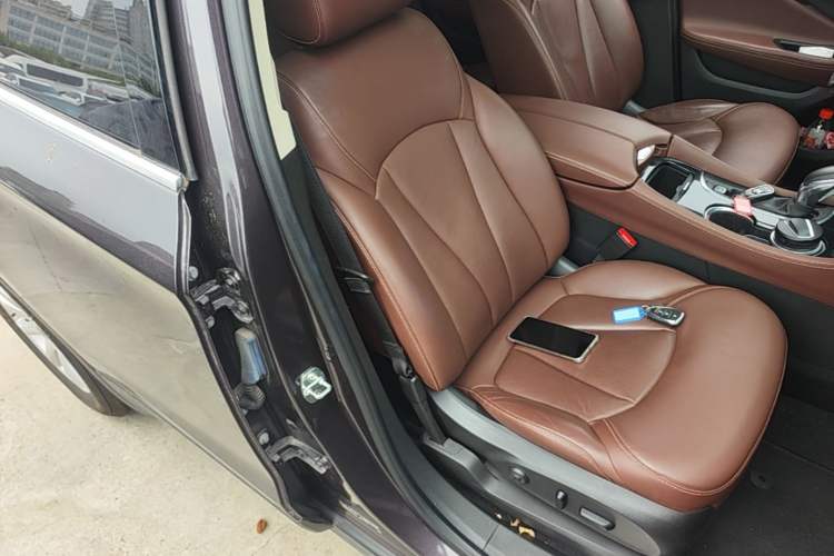 Used Buick Envision 2018 20T Two-Wheel Drive Luxury Model Right Front Seat