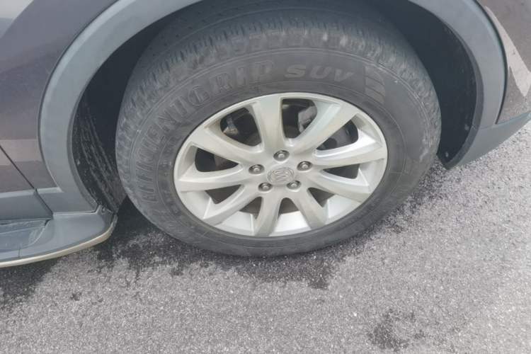 Used Buick Envision 2018 20T Two-Wheel-Drive Elite Model Right Front Wheel Hub