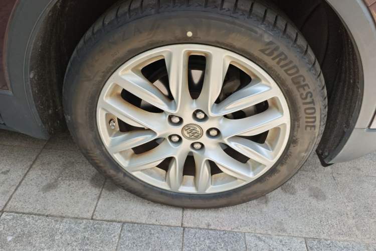 Used Buick Envision 2018 28T Four-Wheel Drive Elite Version Right Front Wheel Hub