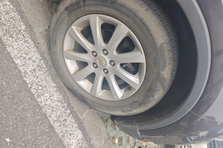 Used Buick Envision 2018 20T Two-Wheel Drive Luxury Model Right Front Wheel Hub