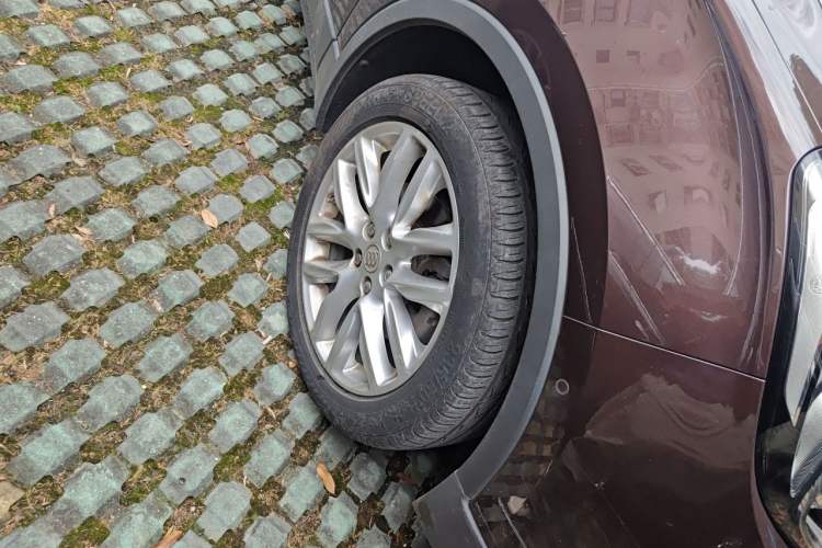 Used Buick Envision 2018 28T Four-Wheel Drive Luxury Model Right Front Wheel Hub