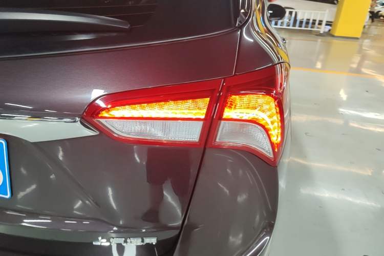 Used Buick Envision 2018 20T Two-Wheel-Drive Elite Model Right Rear Taillight