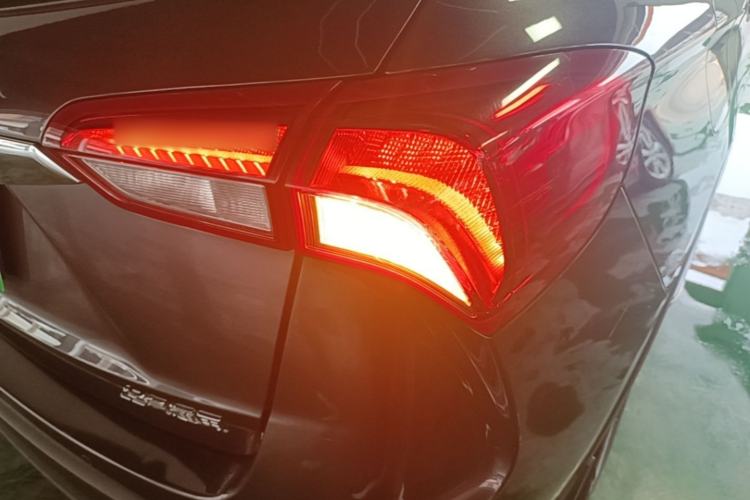 Used Buick Envision 2018 20T Two-Wheel-Drive Elite Model Right Rear Taillight