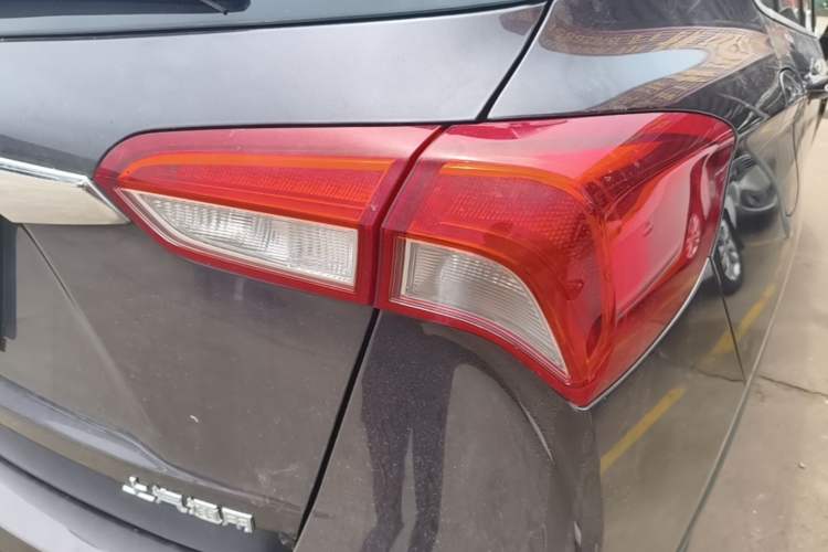 Used Buick Envision 2018 20T Two-Wheel-Drive Elite Model Right Rear Taillight