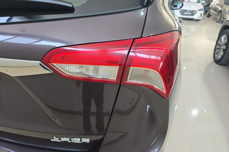 Used Buick Envision 2018 20T Two-Wheel-Drive Elite Model Right Rear Taillight
