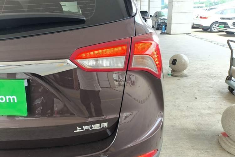 Used Buick Envision 2018 28T Four-Wheel Drive Luxury Model Right Rear Taillight