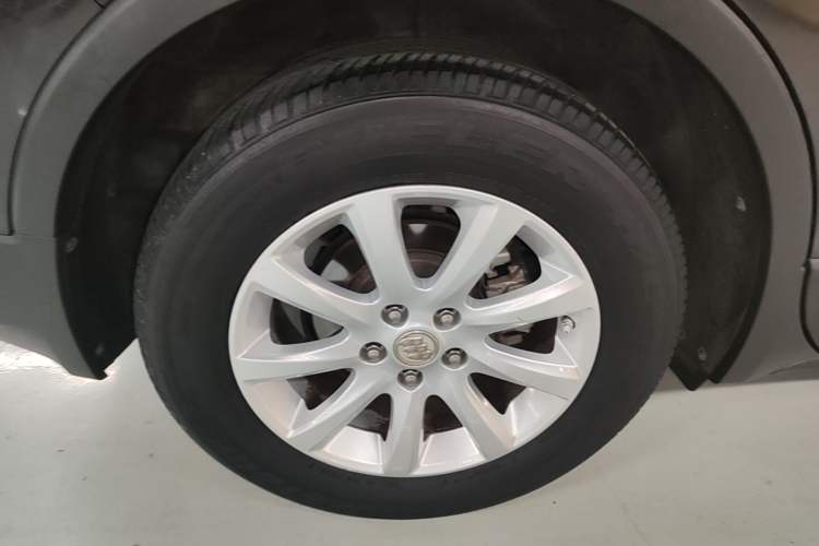 Used Buick Envision 2018 20T Two-Wheel-Drive Elite Model Right Rear Wheel Hub