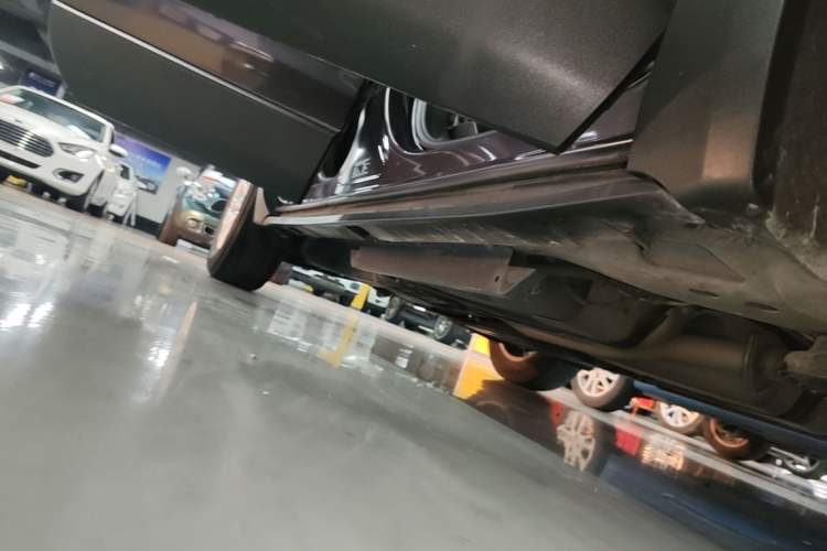 Used Buick Envision 2018 20T Two-Wheel-Drive Elite Model Right Side Sill