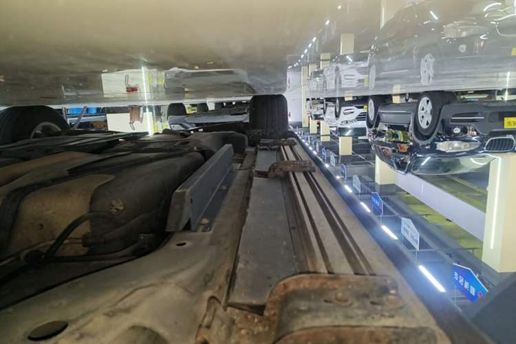 Used Buick Envision 2018 20T Two-Wheel-Drive Elite Model Right Side Sill