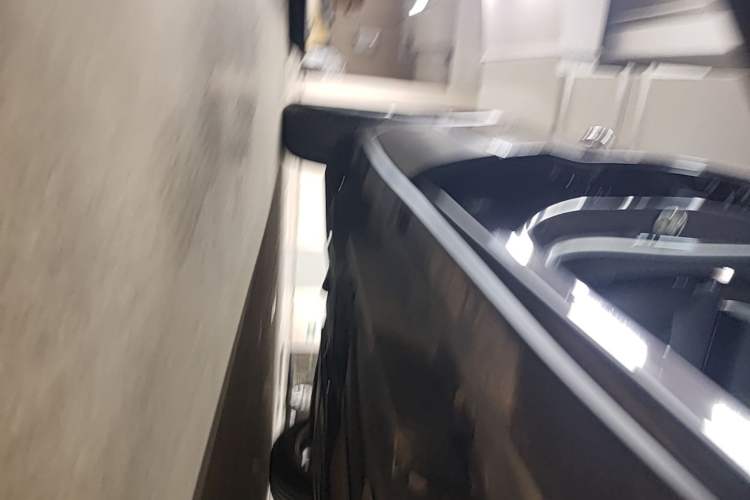 Used Buick Envision 2018 20T Two-Wheel-Drive Elite Model Right Side Sill
