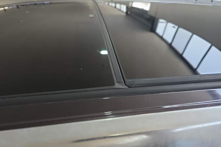 Used Buick Envision 2018 20T Two-Wheel-Drive Elite Model Roof