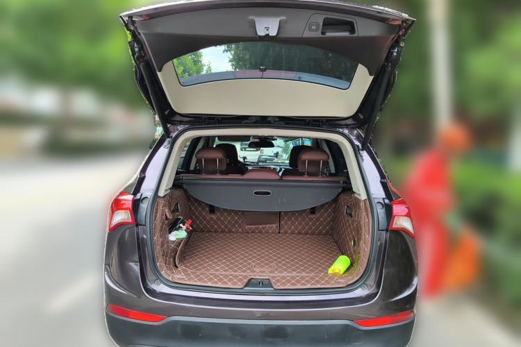 Used Buick Envision 2018 28T Four-Wheel Drive Luxury Model Trunk