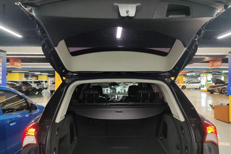 Used Buick Envision 2018 20T Two-Wheel-Drive Elite Model Trunk