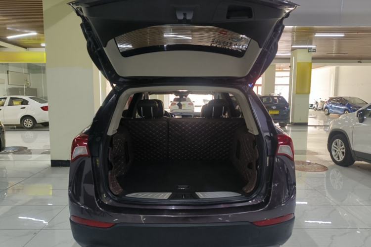 Used Buick Envision 2018 20T Two-Wheel-Drive Elite Model Trunk
