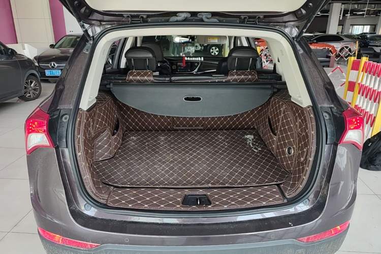 Used Buick Envision 2018 20T Two-Wheel-Drive Elite Model Trunk