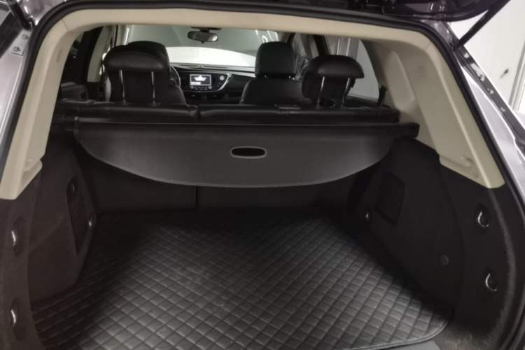 Used Buick Envision 2018 20T Two-Wheel-Drive Elite Model Trunk