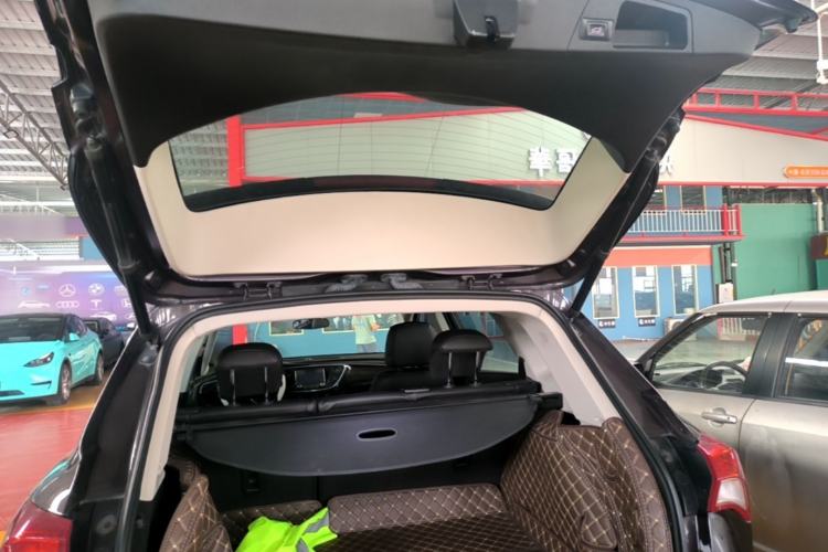 Used Buick Envision 2018 20T Two-Wheel-Drive Elite Model Trunk